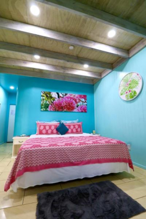 ShineAwayHomes -AC Beachfront RAROTONGA